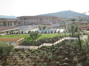Charmant T3 à La Croix-Valmer : Terrasse, Piscine, Parking et Proximité Village - FR-1-726-15